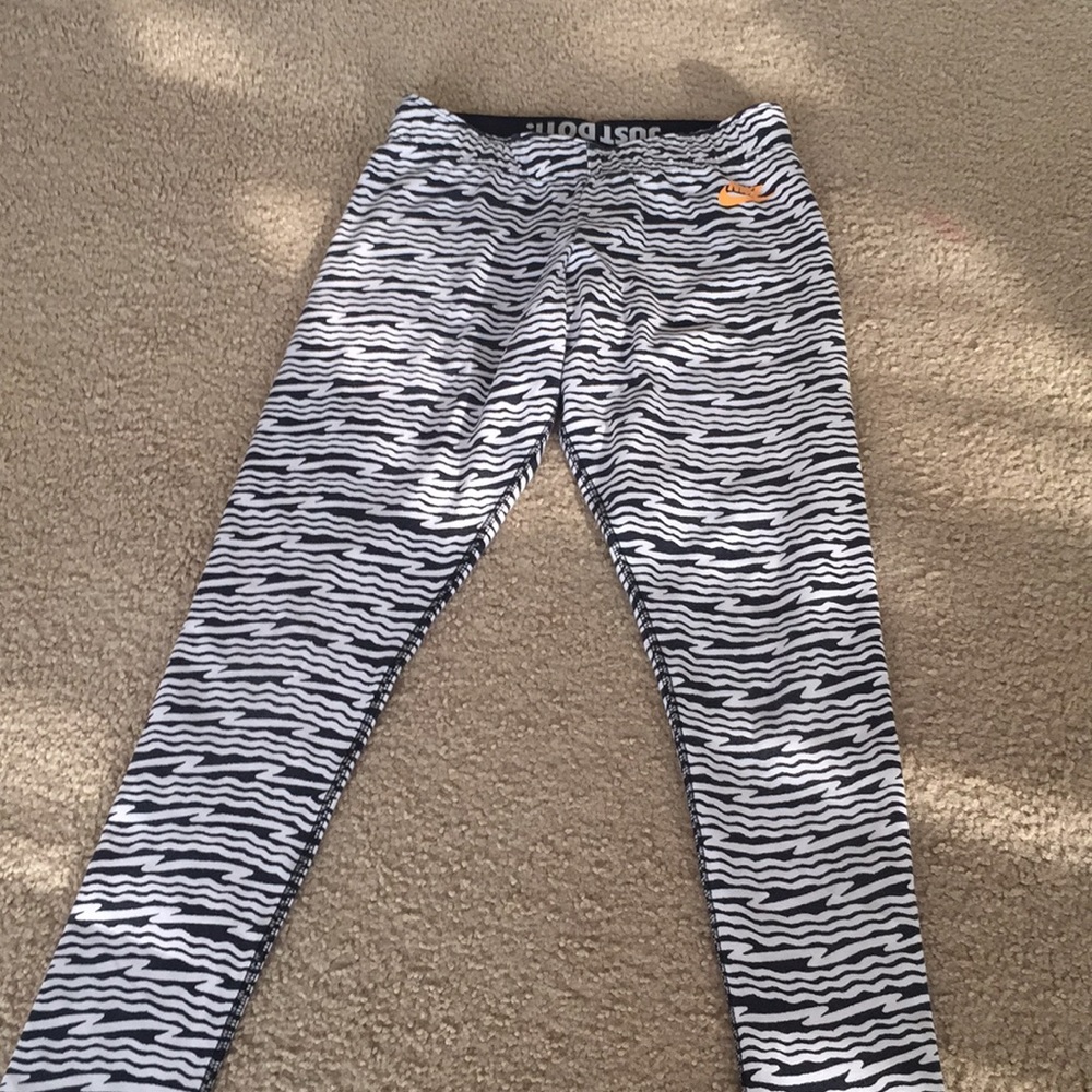 Nike Women's DriFIT LEG-A-SEE AOP Tights